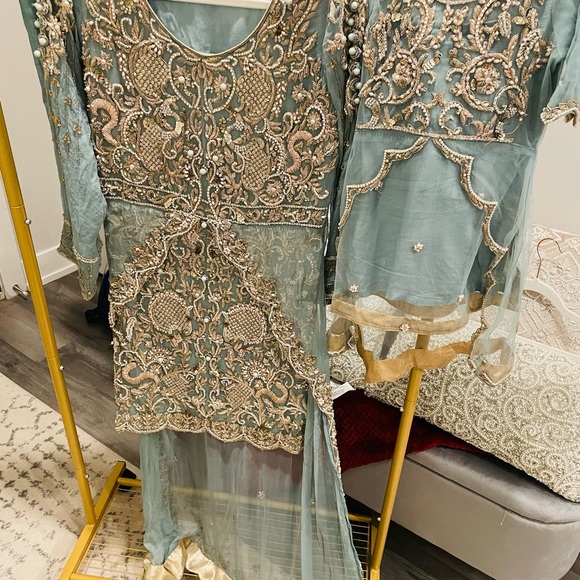 Mommy & Me Pakistani Outfits - Picture 3 of 11